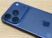iPhone 17 Pro「スクラッチゲート」の真相：Appleの“物質移行”説明と、設計に潜む物理的脆弱性の全貌