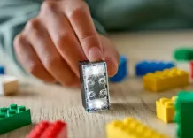 LEGOが50年の歴史で「最大の進化」となる「スマートブロック」を発表：CES 2026で発表された「画面不要」のハイテク戦略と全貌
