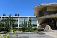 Microsoft、データセンター計画を縮小か？世界各地で停止・延期報道