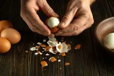 ゆで卵の殻をむく最良の方法はあるのか？食品科学者が説明する