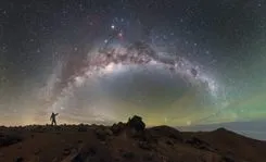 漆黒塗料「ベンタブラック」が夜空を救う：「見えない衛星」が2026年に打ち上げへ