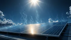 太陽光パネルと青空