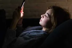 16歳未満の子どもたちのソーシャルメディア利用を禁止する世界初の法律がオーストラリアで成立 – だがその運用方法は依然として不明