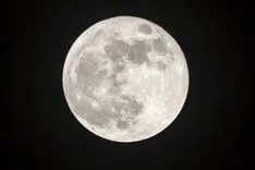 月面で発見された洞窟は地球と月の共通の起源について何を語るのか？