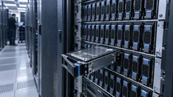 ハードディスクが取り外されているサーバーラック