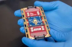 豪州発「極低温CMOSチップ」によるブレークスルーが数百万量子ビットの単一量子プロセッサを可能にする