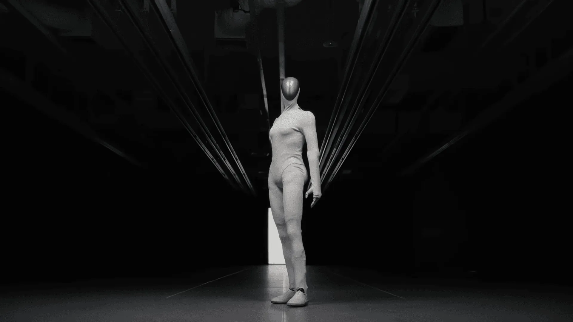 XPeng、次世代人型ロボット「IRON」発表：全固体電池搭載でTesla Optimus超えか